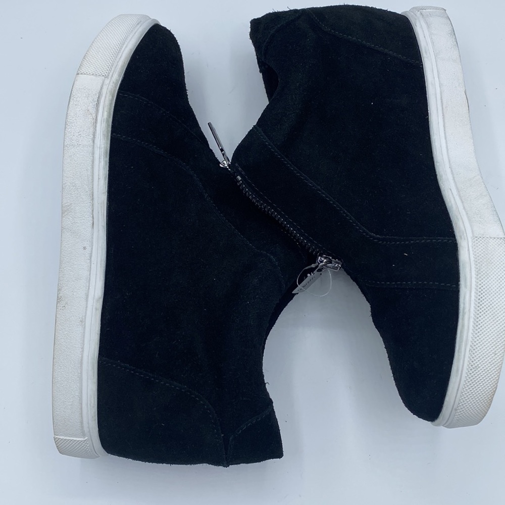 Blondo Waterproof Glenda Sneaker Size 7 NWOB